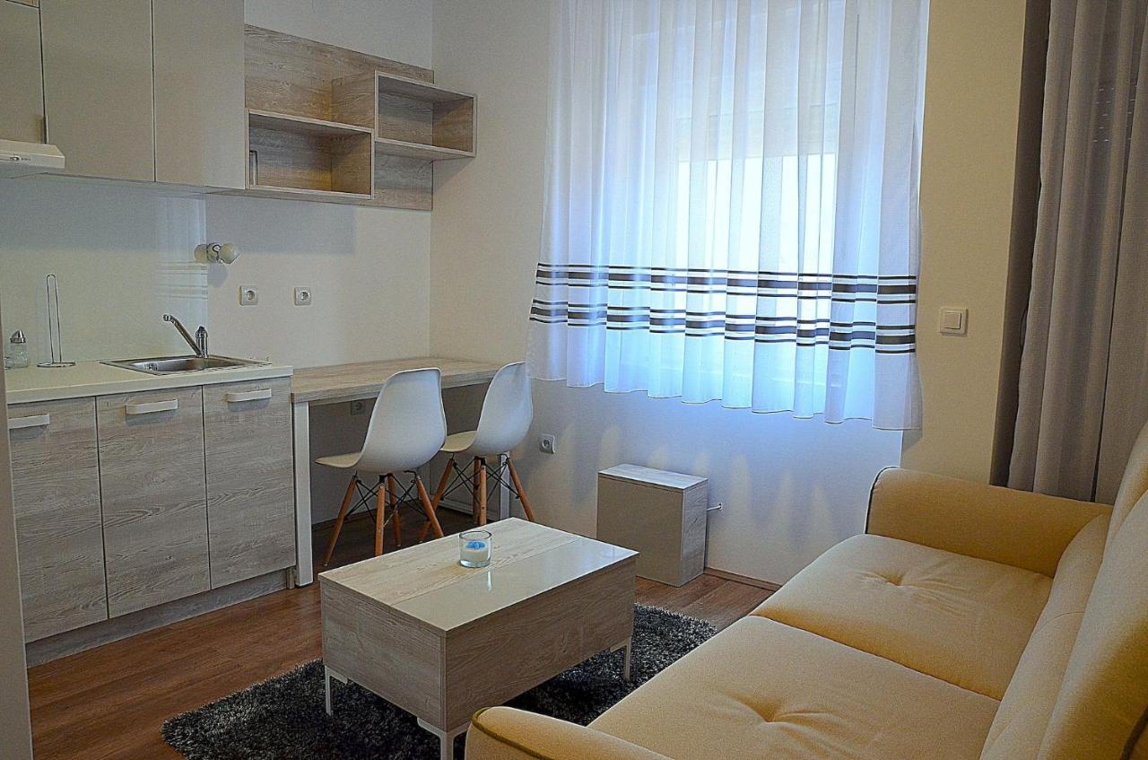 Lux Apartmani Кладово Екстериор снимка